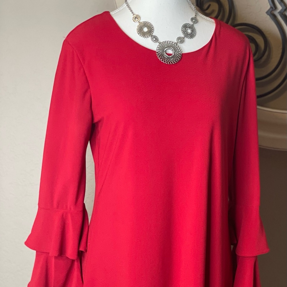 💃🏼💃🏼💃🏼CeCe brand sheath dress. Size S. Gorgeous ruffled bell sleeves. EUC.